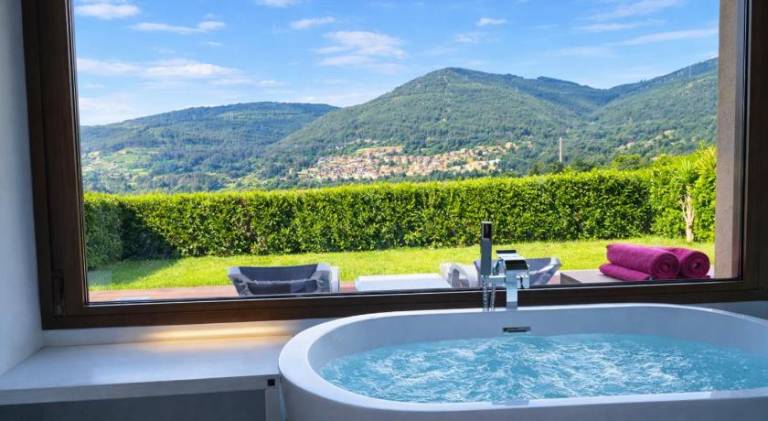 House with hot tub in Vigo