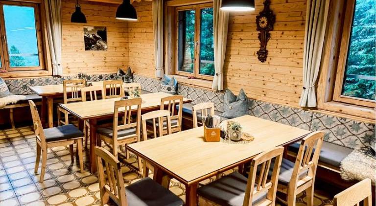 Charming lodge with patio & yard | Dogs allowed — photo 2