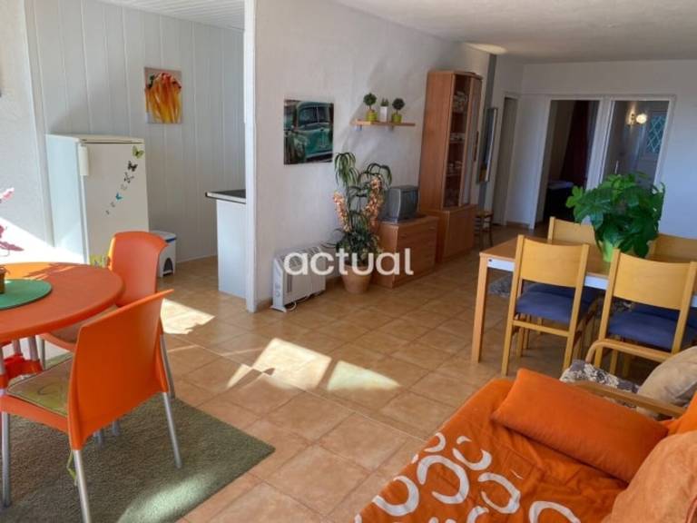 Holiday apartment with yard & pool — photo 4