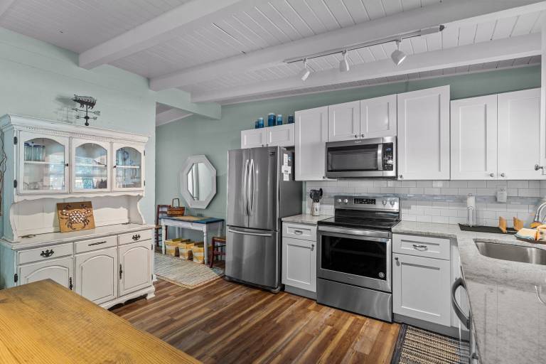Cottage Oak Island