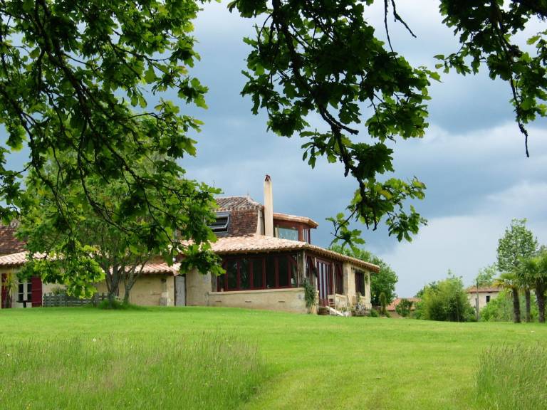 Fully equipped ample vacation home with grill & yard | Pet-friendly — photo 3