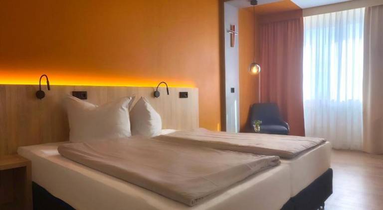 Heinrich Pesch Hotel