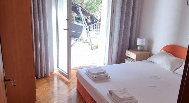 Holiday apartment with 2 rooms for 5 persons — photo 2