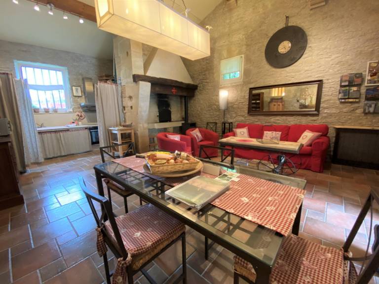 Gite with barbecue, terrace & yard — photo 4