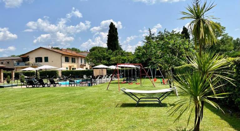 Holiday apartment with garden, barbeque & pool | Pet-friendly — photo 3