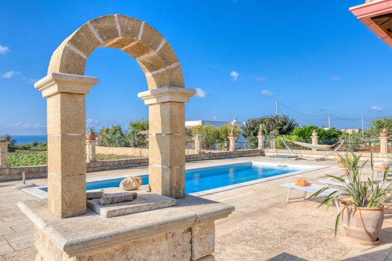 Fully equipped villa with private pool, yard & grill | Water view | Suitable for remote work | Pets allowed — photo 5