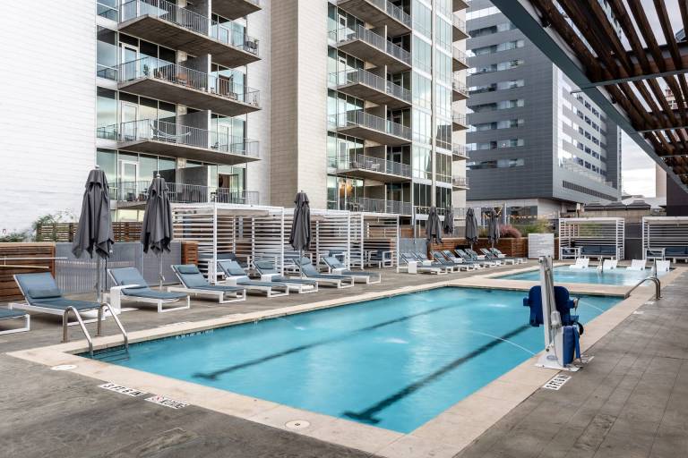 Kasa Renovated Kitchen Pool Access 2nd Street