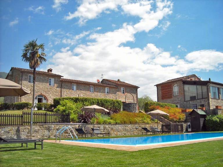 Rental apartment with garden, patio & grill in Capannori