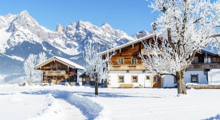 Apartment with pool, sauna & yard in Saalfelden am Steinernen Meer