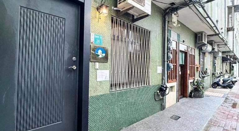 Slow Tainan Entire Homes 慢步南國 雙包棟民宿 — photo 4