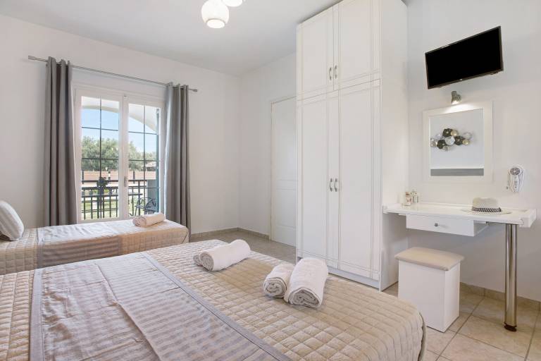 Apartment with fast internet & garden | Garden view — photo 4