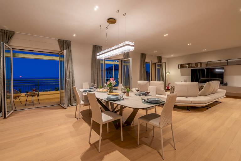 Holiday apartment with patio | City view — photo 3