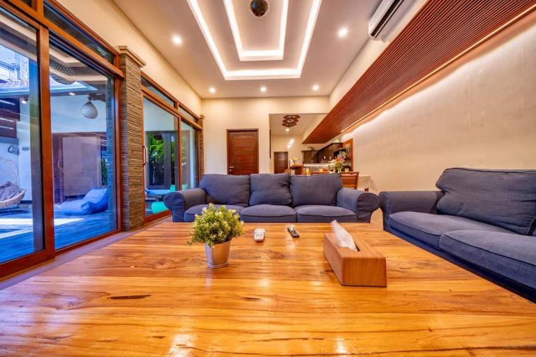 Villa with yard & private pool | Good for workation | Pet-friendly in Kuta