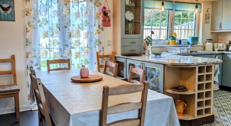 FINN VILLAGE "Mountain View Cottage" Private Garden, 9-seater HOT TUB, Firepit & Pizza Stove — photo 4