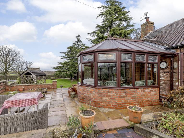 Family-oriented cottage with garden | Pet-friendly in Stafford