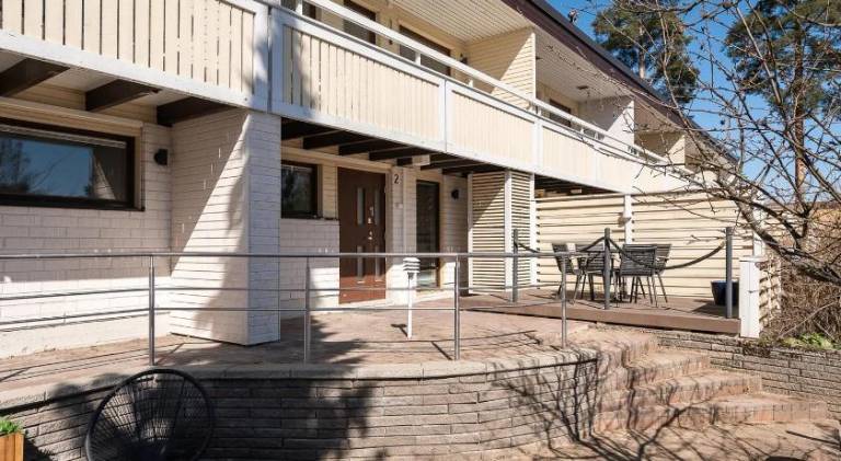 Kingwest Villa - free parking, sauna, 5br & NEW AC — photo 3
