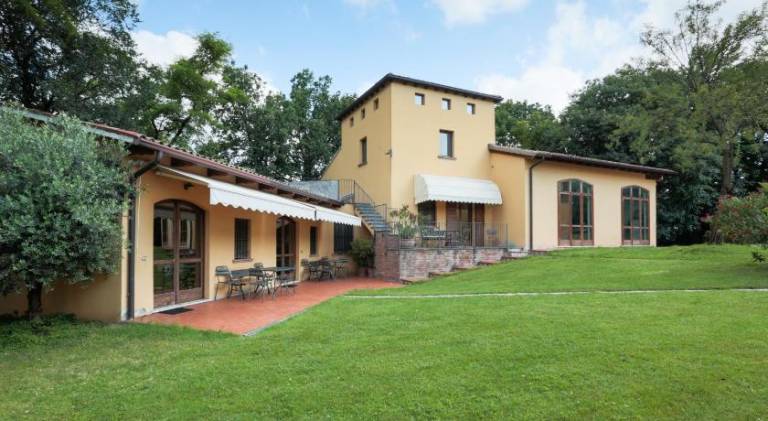 Farm with BBQ, pool & patio — photo 3