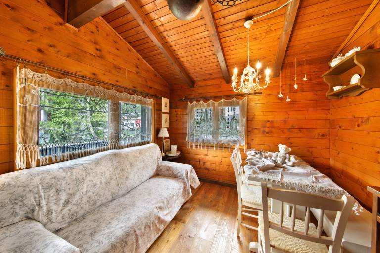 Chalet with grill, patio & yard | Garden view — photo 2