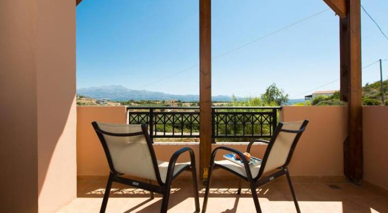 Fully equipped villa with barbeque, yard & private pool | Pets are welcome — photo 4