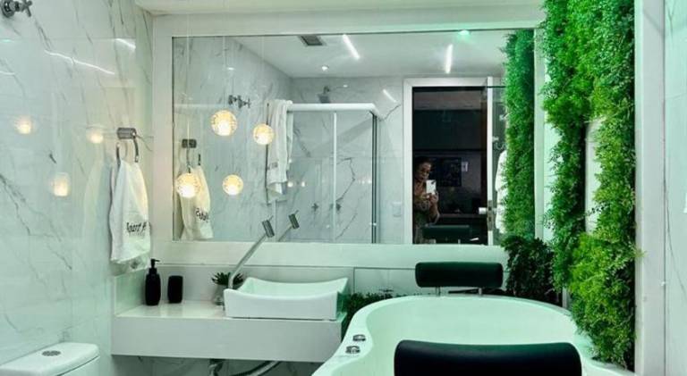 Serviced apartment with hot tub, pool & yard — photo 2