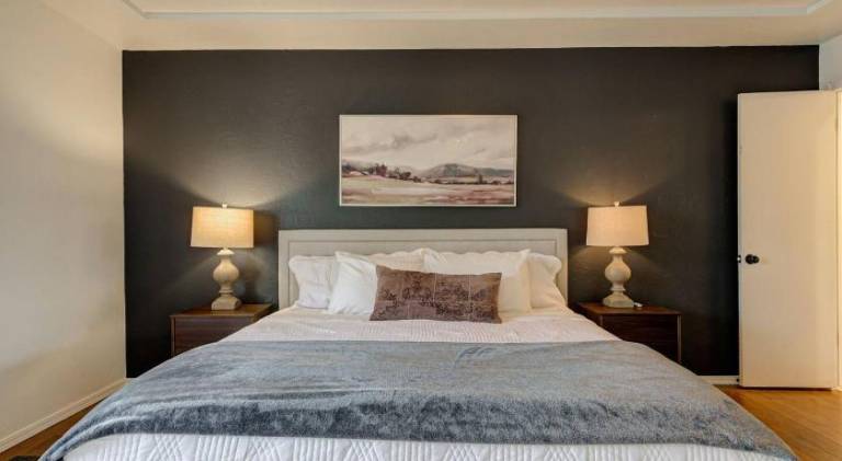 Big house | Perfect for remote work | Pets are welcome in Edmond, OK