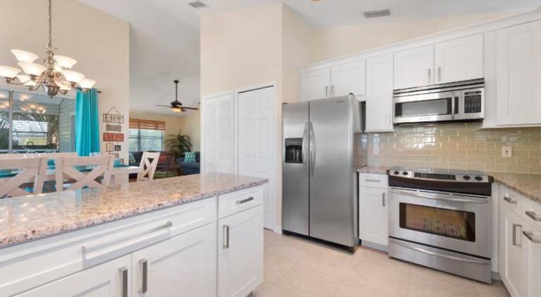 House with pool | Beach nearby | Pets are welcome — photo 4