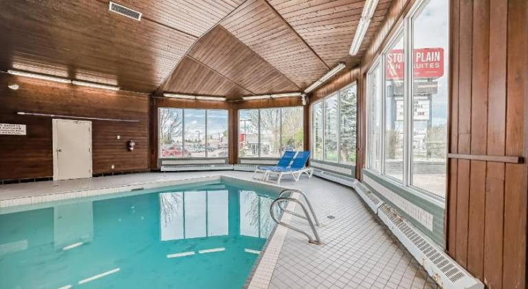 Stony Plain Hotel & Suites — photo 2