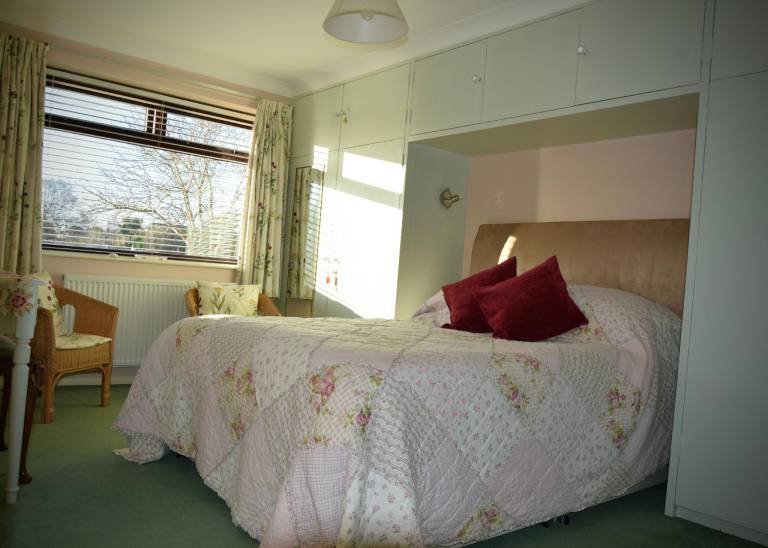 Family-oriented rental apartment with grill, terrace & garden | Perfect for remote work | Dogs allowed in Newton Abbot