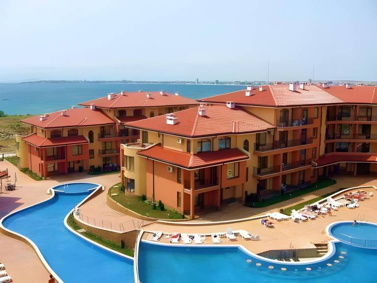 Serviced apartment with garden, pool & terrace in Sveti Vlas