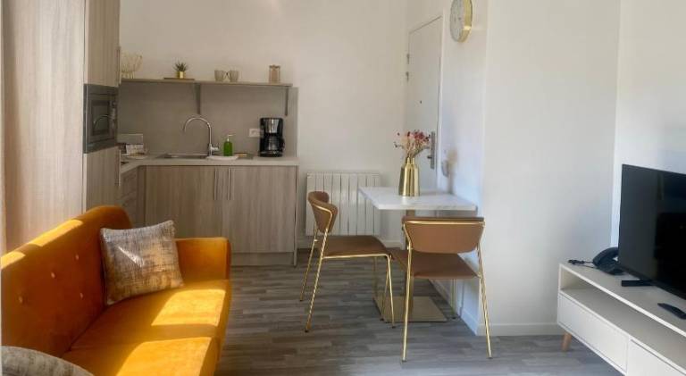 Serviced apartment with garden, sauna & pool — photo 4
