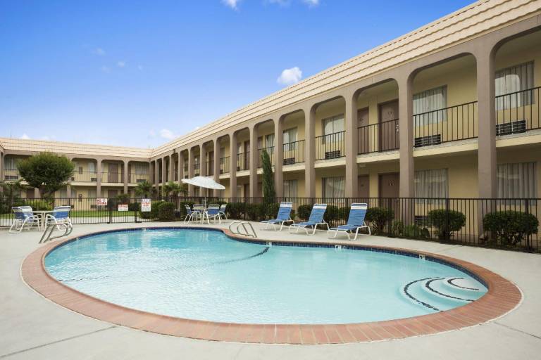 Days Inn by Wyndham Dallas Irving Market Center — photo 2