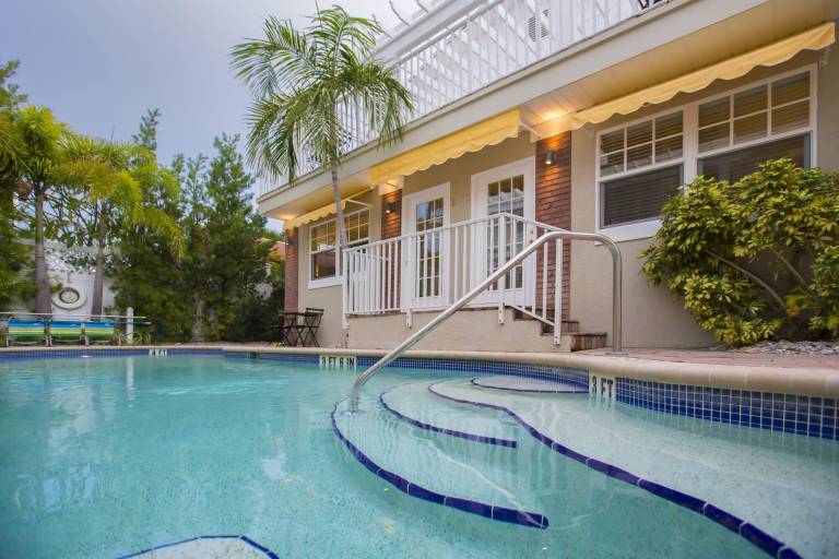 Aparthotel Pass-a-Grille Beach