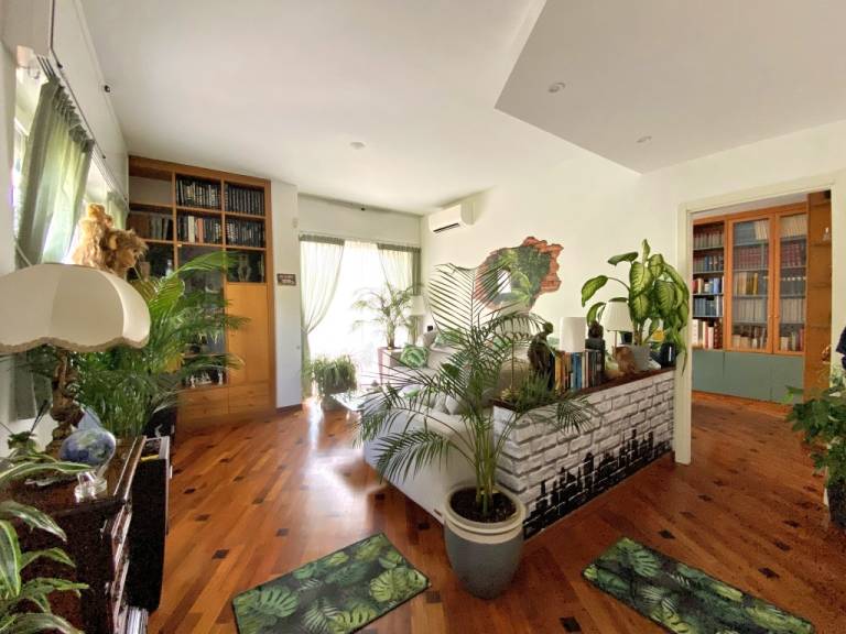 Apartment with hot tub — photo 4