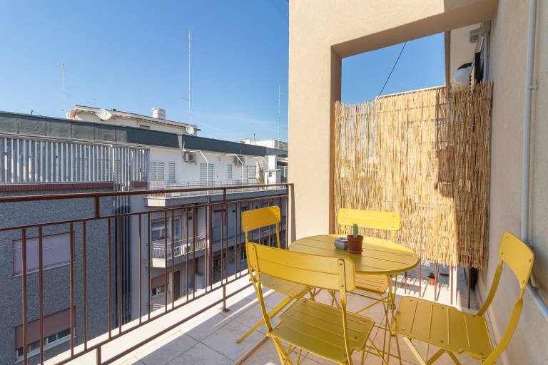 Holiday apartment with fast internet & terrace | City view — photo 2