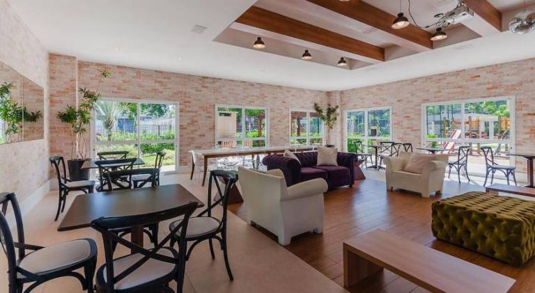 Apartment with pool — photo 4