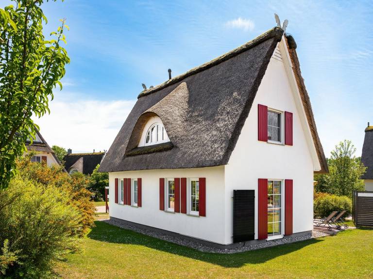 Ferienhaus mit Pool in Hohenkirchen, Ostsee f&uuml;r max. 4 Personen