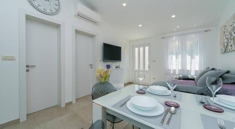 Holiday apartment with terrace, barbecue & garden — photo 4