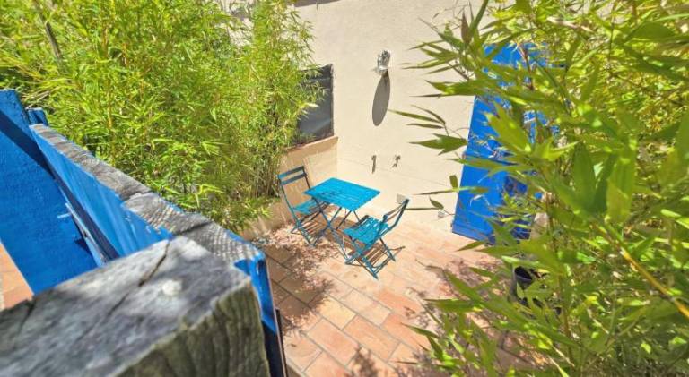 Apartment with patio — photo 4
