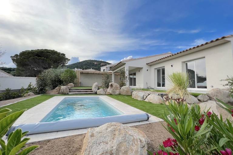 Family-friendly nice villa with patio, barbeque & yard | Pet-friendly — photo 4