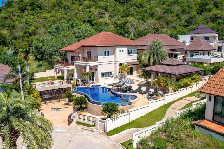 5 Bedroom Pool Villa Close to Town H5 in Hua Hin