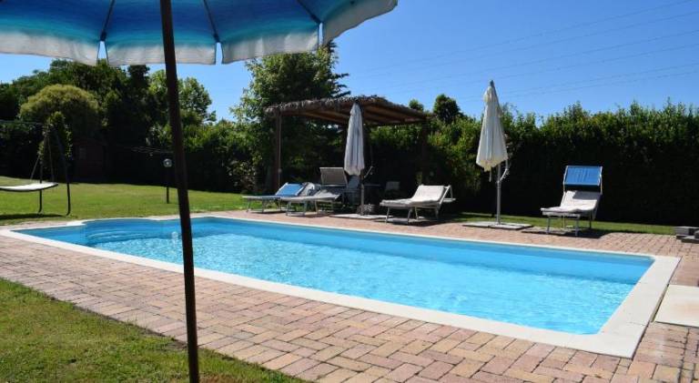 Vacation home with pool — photo 3