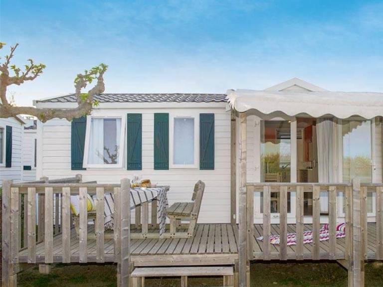 Mobile home with heated pool & patio — photo 4