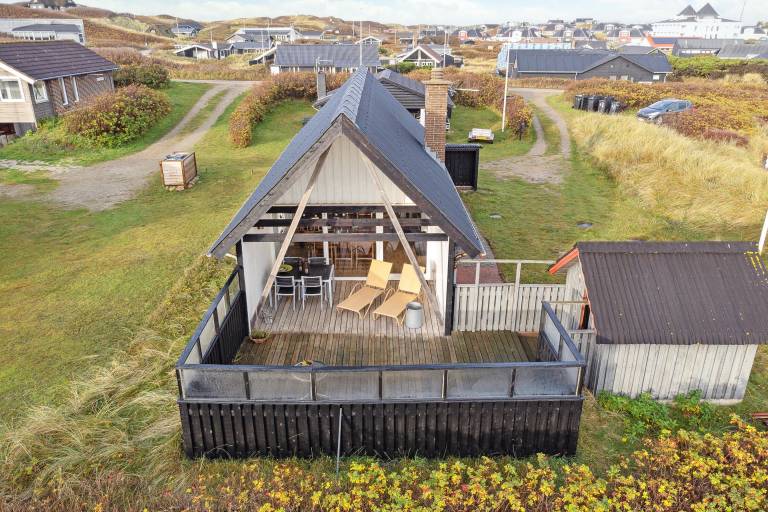 House with terrace — photo 3