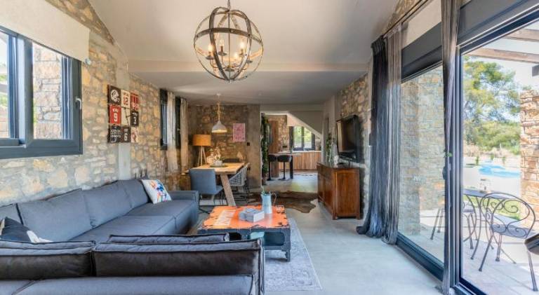 Fully equipped villa with patio, private pool & yard | Good for workation | Pet-friendly — photo 2