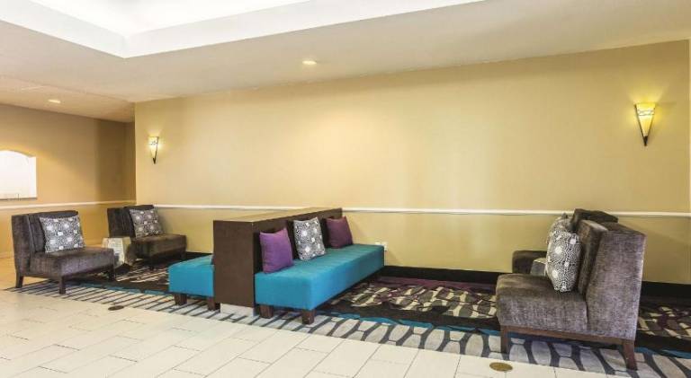 La Quinta Inn & Suites by Wyndham Deming — photo 4