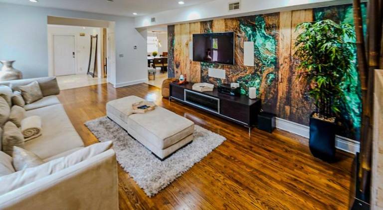 House with hot tub in Fort Lauderdale, FL