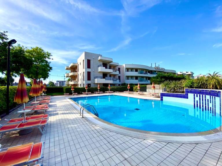 Holiday apartment with yard in Jesolo