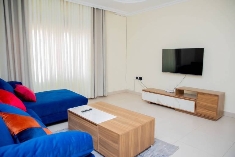 Family-friendly pleasant dedicated room with hot tub | City view | Pet-friendly — photo 2