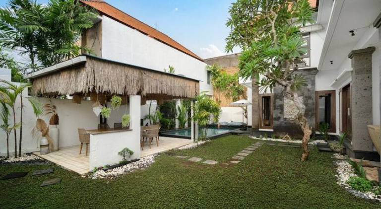 Villa Zambrud Sanur Elegant Tropical Villa with Private Pool & Garden and Garage — photo 5