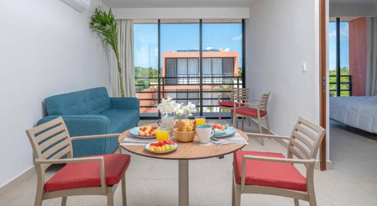 Apartment with pool & patio in Hunucmá